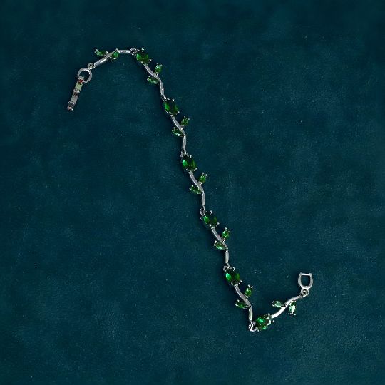 Tulip Bracelet — Emerald Green Stone Chain Bracelet