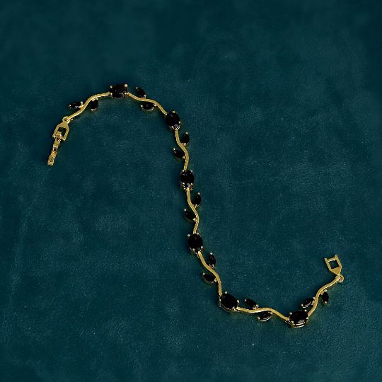 Tulip Bracelet — Black Stone Gold Chain Bracelet