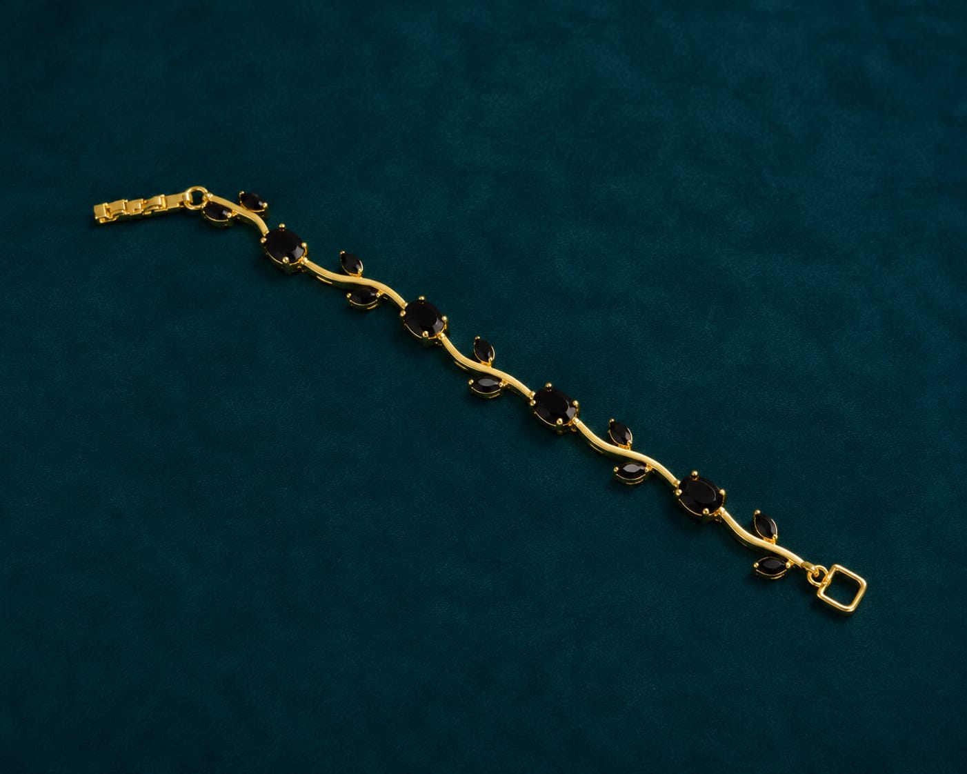 Tulip Bracelet — Black Stone Gold Chain Bracelet