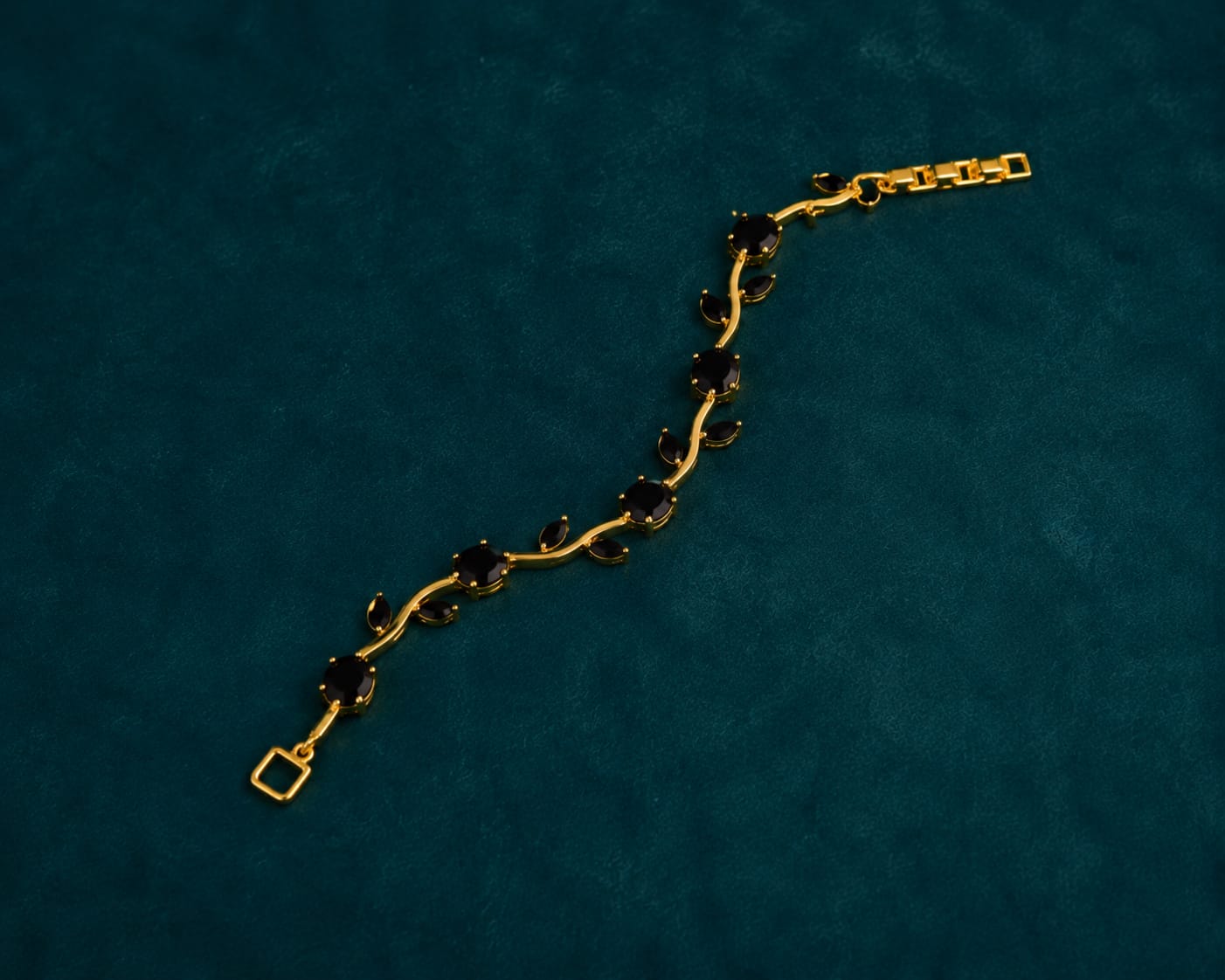 Tulip Bracelet — Black Stone Gold Chain Bracelet