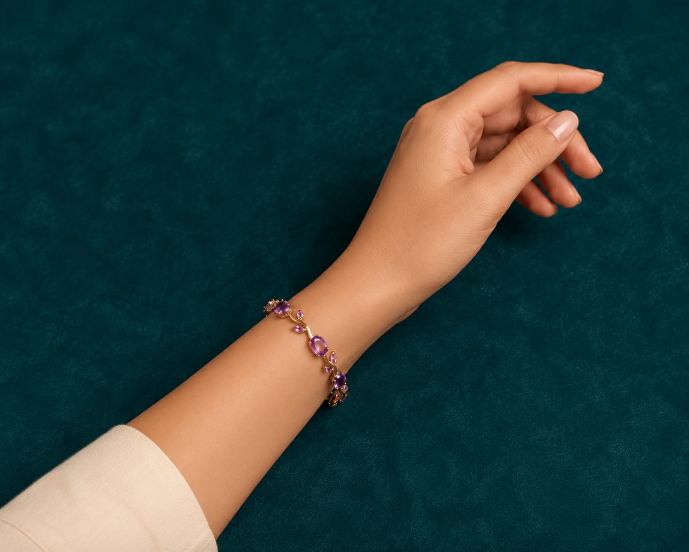 Tulip Bracelet — Black Stone Gold Chain Bracelet